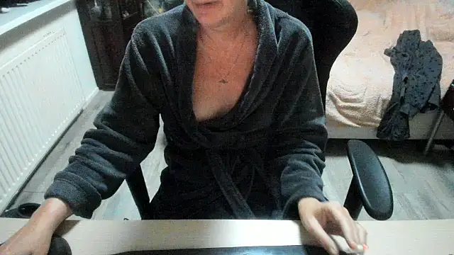 minoesje37 online show from 10.20.25