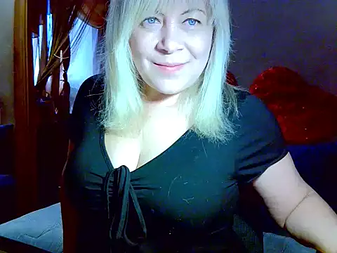 Snapshot of AgoniA7 chatting on 04.24.26 AgoniA7 online show from 04.24.26