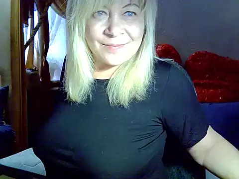 Snapshot of AgoniA7 chatting on 04.25.26 AgoniA7 online show from 04.25.26
