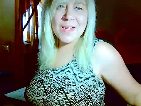 Snapshot of AgoniA7 chatting on 05.16.26 AgoniA7 online show from 05.16.26