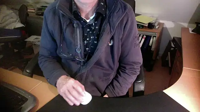 Snapshot of outlaw200 chatting on 12.01.24 outlaw200 online show from 12.01.24