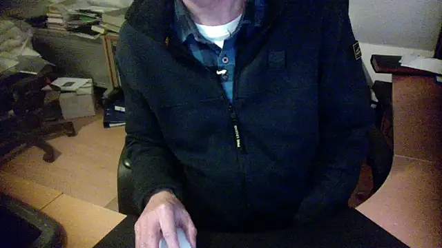 Snapshot of outlaw200 chatting on 12.27.24 outlaw200 online show from 12.27.24