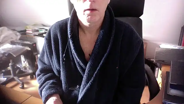 Snapshot of outlaw200 chatting on 01.12.25 outlaw200 online show from 01.12.25