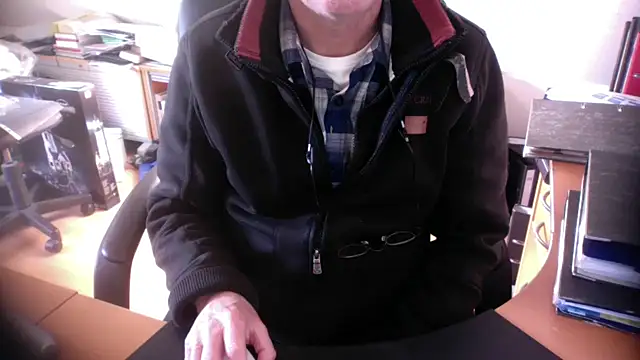 Snapshot of outlaw200 chatting on 01.13.25 outlaw200 online show from 01.13.25