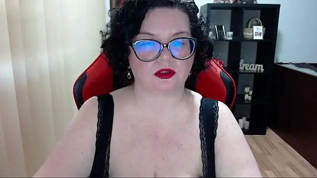 MissTroublle online show from 03.07.25