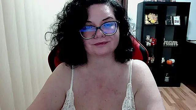 MissTroublle online show from 02.20.26