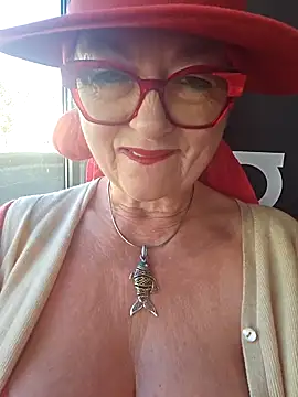 MucMilf59 online show from 10.29.25