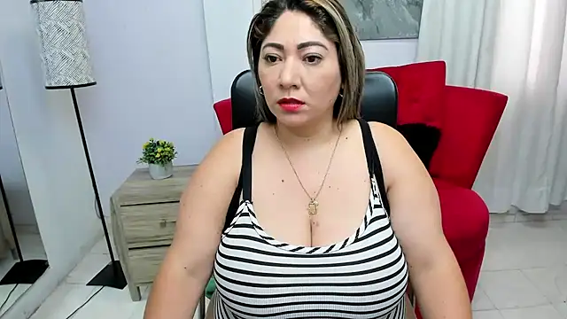 Snapshot of kendra_fire chatting on 04.29.26 kendra fire online show from 04.29.26
