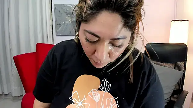 Snapshot of kendra_fire chatting on 05.16.26 kendra fire online show from 05.16.26
