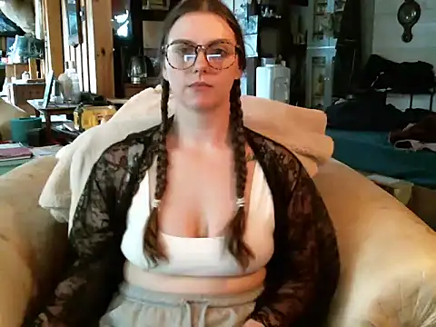 Snapshot of katie_kitten38 chatting on 01.08.26 katie kitten38 online show from 01.08.26