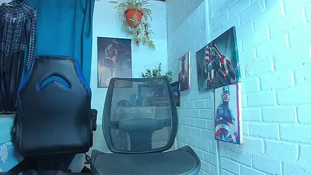 Snapshot of Zack_Grey chatting on 02.18.25 Zack Grey online show from 02.18.25