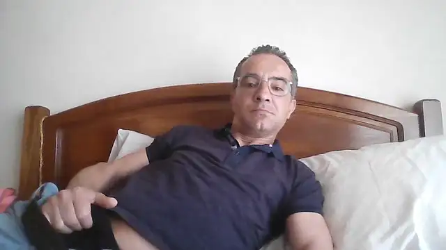 Snapshot of CarlosRocha73 chatting on 04.21.26 CarlosRocha73 online show from 04.21.26