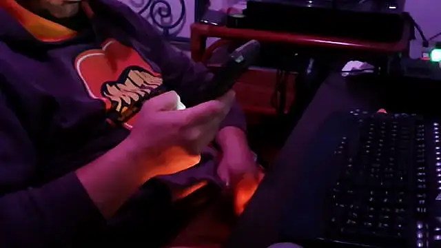 Snapshot of Italian_dark_desire chatting on 11.27.25 Italian dark desire online show from 11.27.25