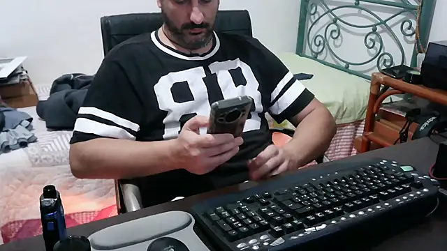 Snapshot of Italian_dark_desire chatting on 12.03.25 Italian dark desire online show from 12.03.25