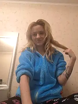 Snapshot of YogisticJuli666 chatting on 12.11.24 YogisticJuli666 online show from 12.11.24