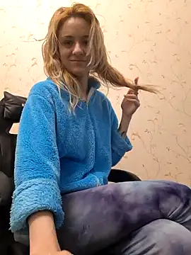 Snapshot of YogisticJuli666 chatting on 12.27.24 YogisticJuli666 online show from 12.27.24