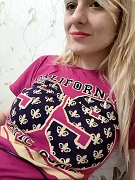 Snapshot of YogisticJuli666 chatting on 01.17.25 YogisticJuli666 online show from 01.17.25