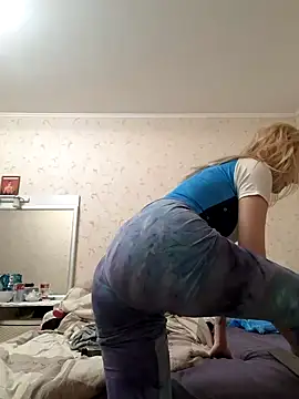 Snapshot of YogisticJuli666 chatting on 01.22.25 YogisticJuli666 online show from 01.22.25