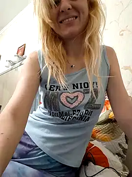 Snapshot of YogisticJuli666 chatting on 02.10.25 YogisticJuli666 online show from 02.10.25