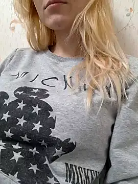 Snapshot of YogisticJuli666 chatting on 02.11.25 YogisticJuli666 online show from 02.11.25