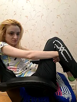 Snapshot of YogisticJuli666 chatting on 02.20.25 YogisticJuli666 online show from 02.20.25