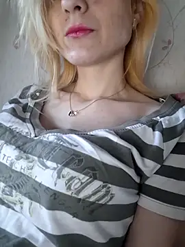 Snapshot of YogisticJuli666 chatting on 02.21.25 YogisticJuli666 online show from 02.21.25