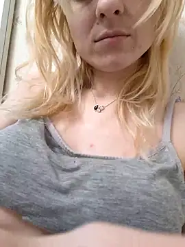 Snapshot of YogisticJuli666 chatting on 03.07.25 YogisticJuli666 online show from 03.07.25