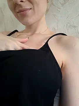 Snapshot of YogisticJuli666 chatting on 10.09.25 YogisticJuli666 online show from 10.09.25