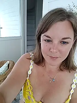 Snapshot of SwedishJennifer chatting on 06.25.26 SwedishJennifer online show from 06.25.26