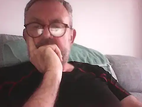 Snapshot of DrewDongle chatting on 01.14.25 DrewDongle online show from 01.14.25