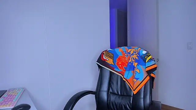 Lisegg  online show from 04.15.26