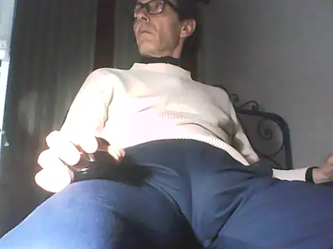 Snapshot of Moro_ra chatting on 04.19.26 Moro ra online show from 04.19.26