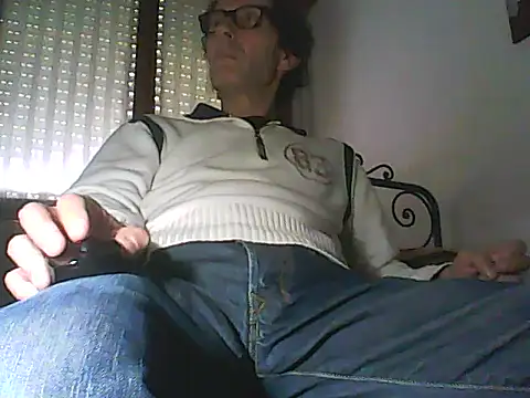 Snapshot of Moro_ra chatting on 05.13.26 Moro ra online show from 05.13.26
