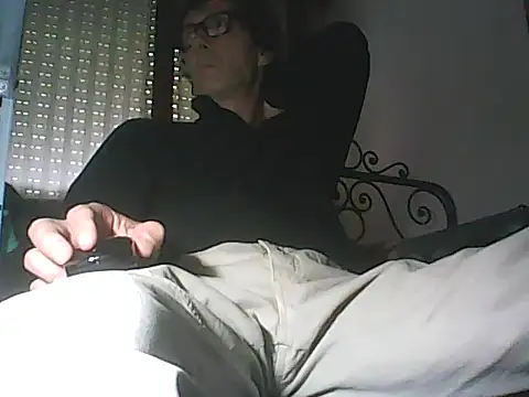 Snapshot of Moro_ra chatting on 05.19.26 Moro ra online show from 05.19.26