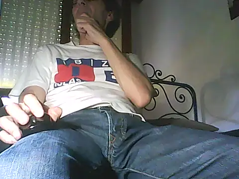 Snapshot of Moro_ra chatting on 05.22.26 Moro ra online show from 05.22.26