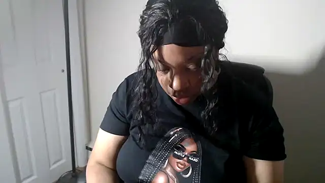 Snapshot of Sexymona1218 chatting on 03.15.26 Sexymona1218 online show from 03.15.26