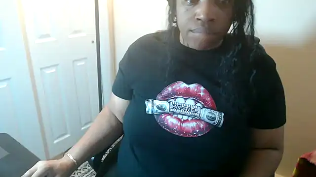 Snapshot of Sexymona1218 chatting on 03.23.26 Sexymona1218 online show from 03.23.26