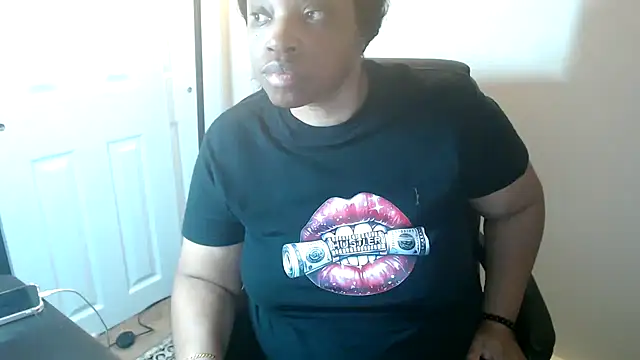 Snapshot of Sexymona1218 chatting on 03.24.26 Sexymona1218 online show from 03.24.26