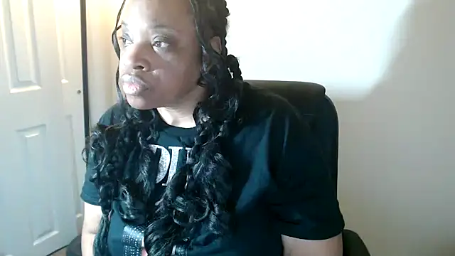 Snapshot of Sexymona1218 chatting on 03.28.26 Sexymona1218 online show from 03.28.26