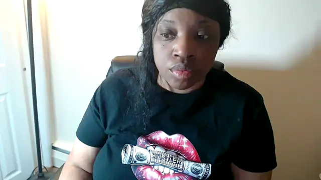 Snapshot of Sexymona1218 chatting on 04.13.26 Sexymona1218 online show from 04.13.26