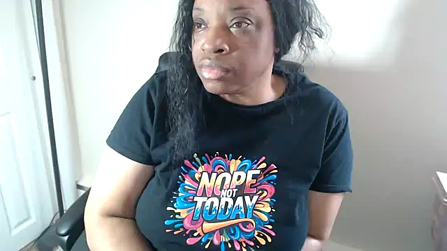 Snapshot of Sexymona1218 chatting on 04.13.26 Sexymona1218 online show from 04.13.26