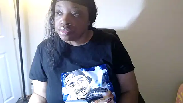 Snapshot of Sexymona1218 chatting on 04.15.26 Sexymona1218 online show from 04.15.26