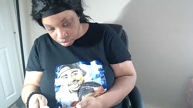 Snapshot of Sexymona1218 chatting on 04.15.26 Sexymona1218 online show from 04.15.26