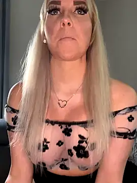 MIA-XXX online show from 11.04.25