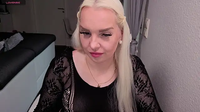 Snapshot of MIA-XXX chatting on 06.09.26 MIA-XXX online show from 06.09.26