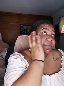 Snapshot of Daddys_girl1 chatting on 10.29.25 Daddys girl1 online show from 10.29.25