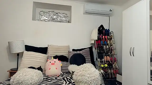 juliahayessxx online show from 12.02.25