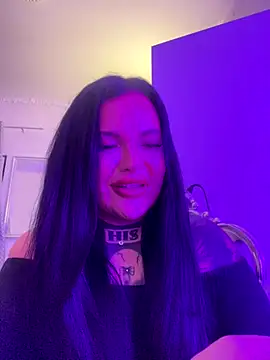 Snapshot of _MelinaCurves_ chatting on 11.15.25 MelinaCurves online show from 11.15.25