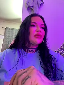 Snapshot of _MelinaCurves_ chatting on 11.30.25 MelinaCurves online show from 11.30.25