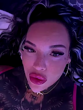 Snapshot of _MelinaCurves_ chatting on 12.13.25 MelinaCurves online show from 12.13.25